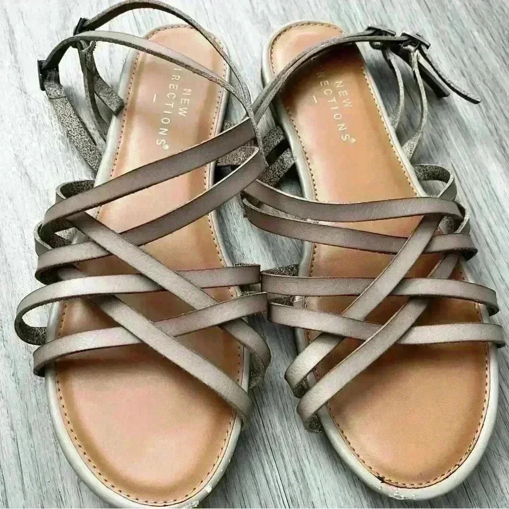 New Directions taupe strappy flat sandals